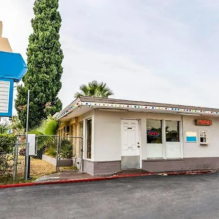 Oyo Gateway Motel Las Vegas North Strip/Fremont St. Area-2